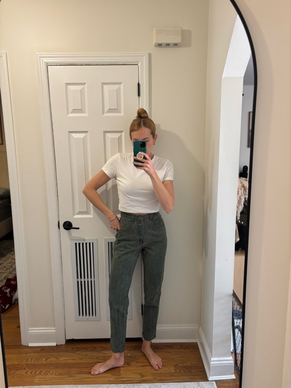 Vintage high waisted washed green straight leg jeans fit like size 26